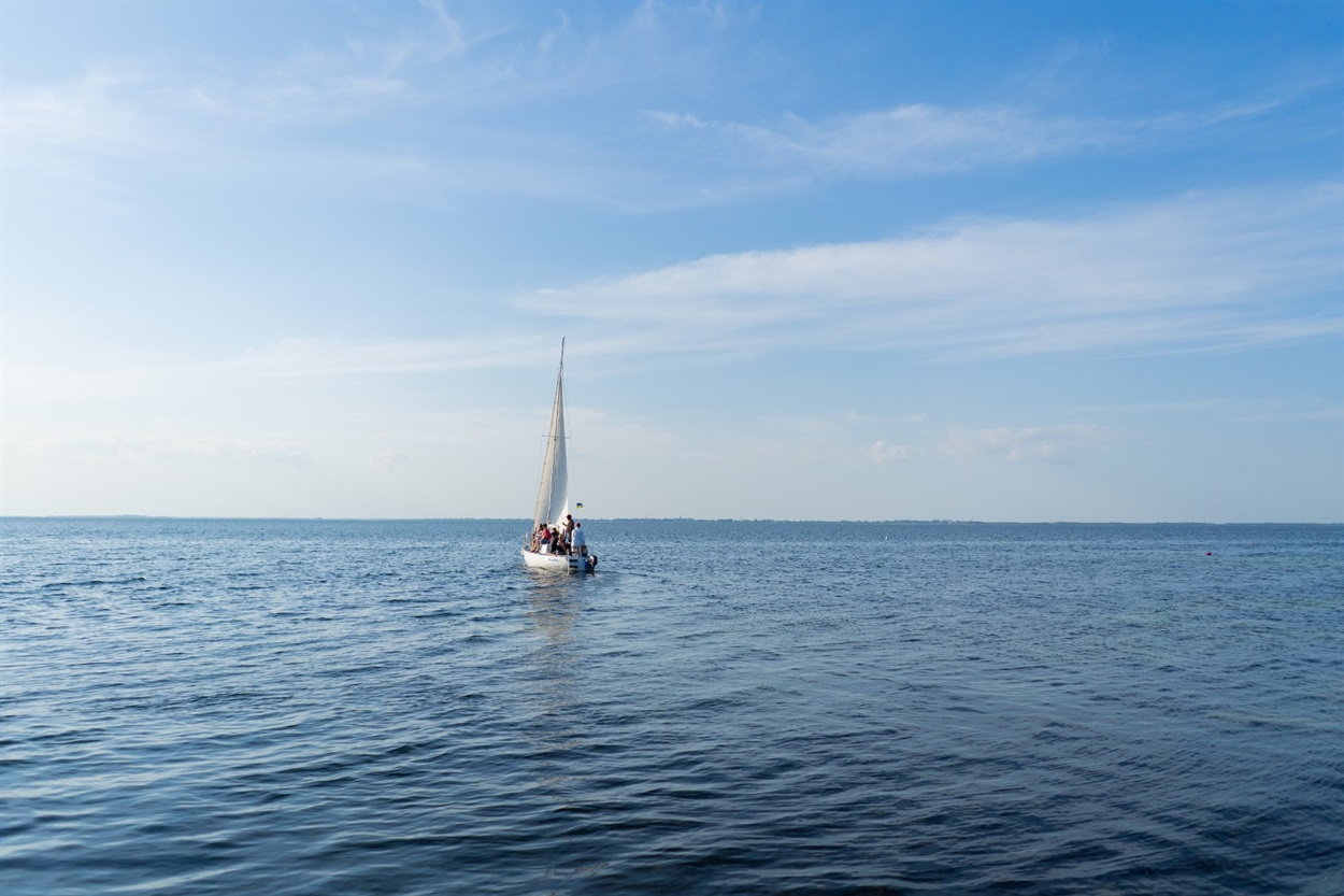 Море між Скадовськом та островом Джарилгач