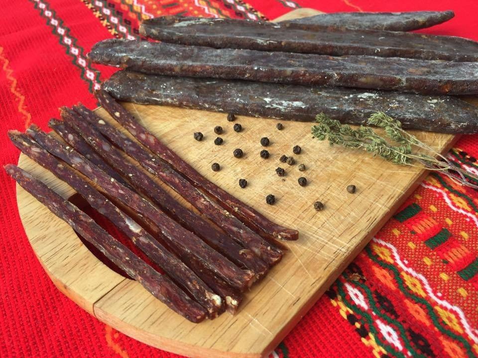Ковбаски на різний смак для любителів копченостей