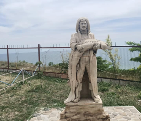 Пам'ятників рибалками тут дуже багато