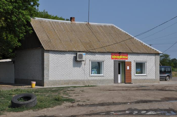 Магазин "Центральний" у Строганівці