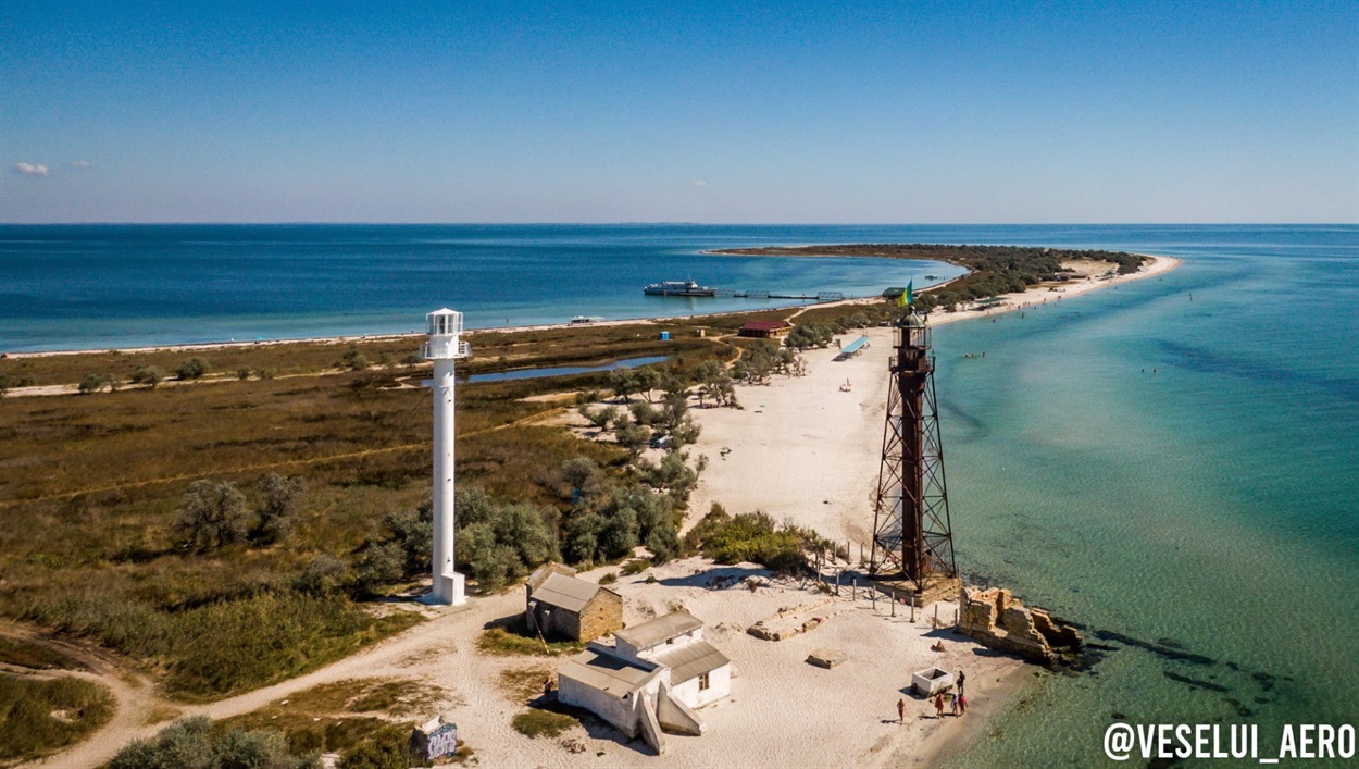 два маяки на острові Джарилгач