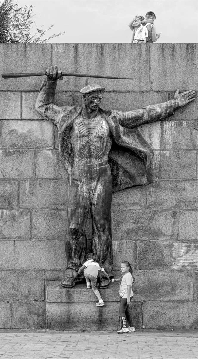 Монумент в Херсоні