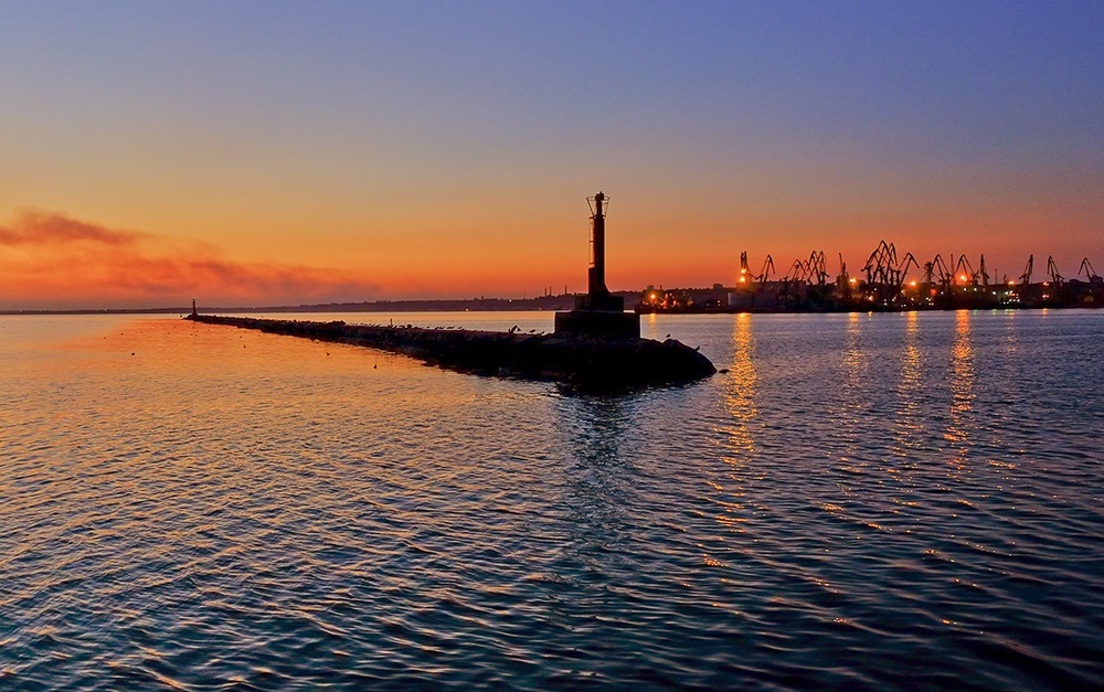 Волнорез
