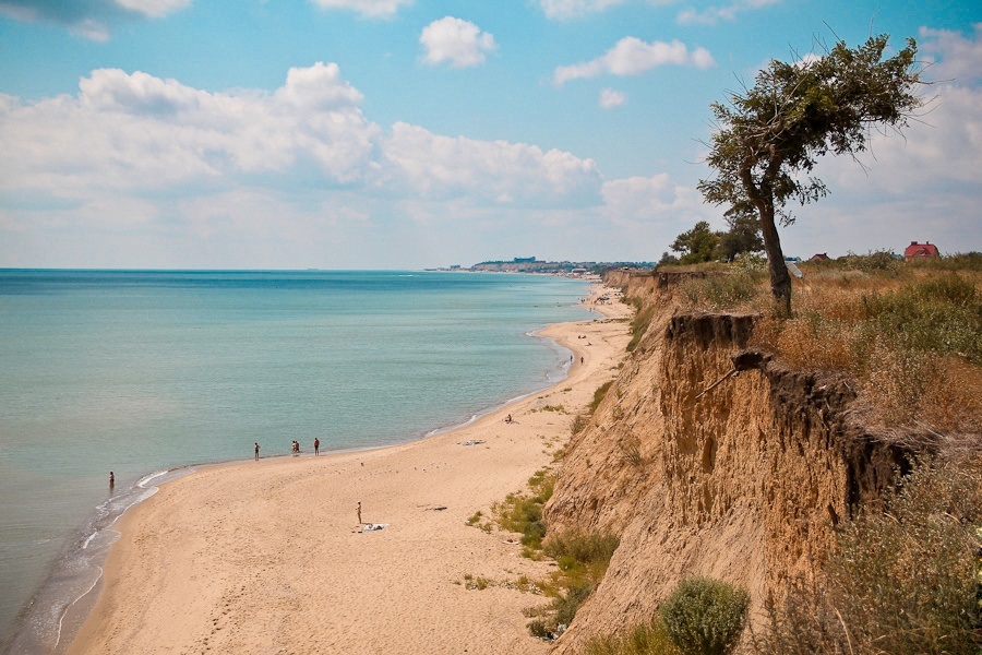 куди поїхати на море у жовтні Лебедівка