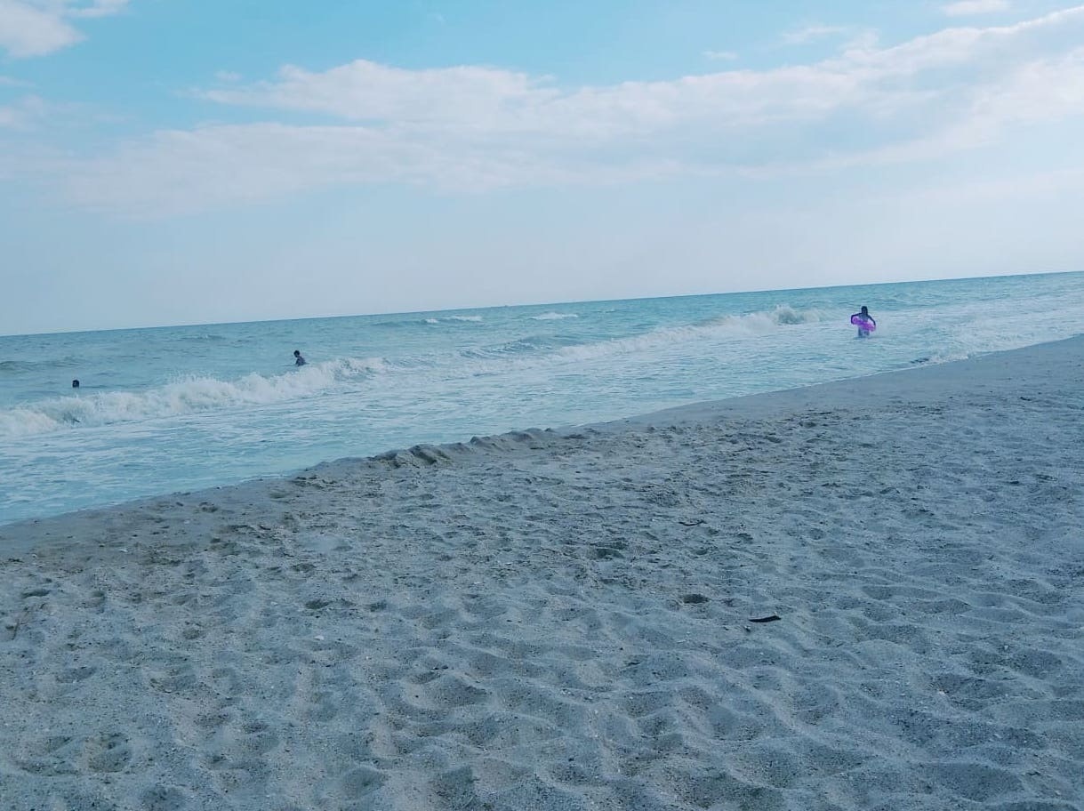пляж на курорті Катранка