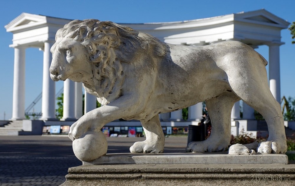 лев
