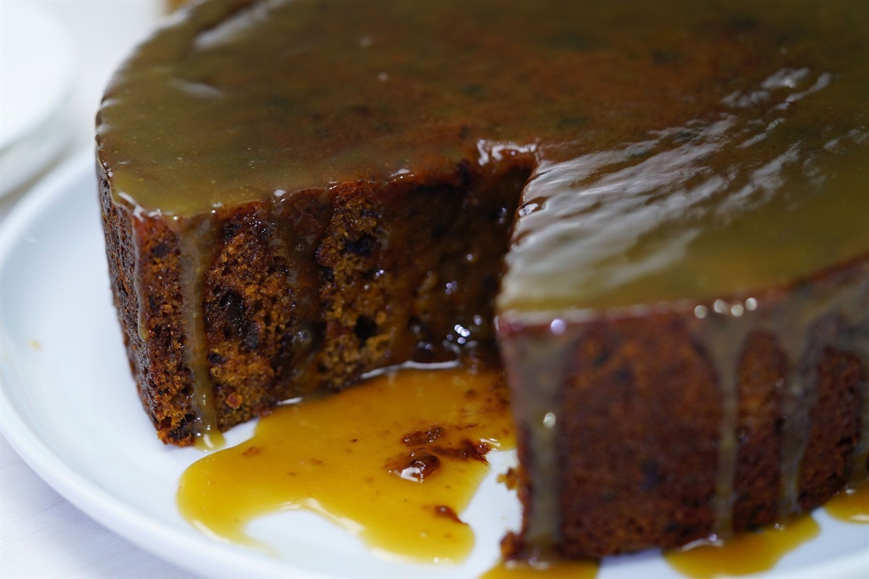 sticky-date pudding