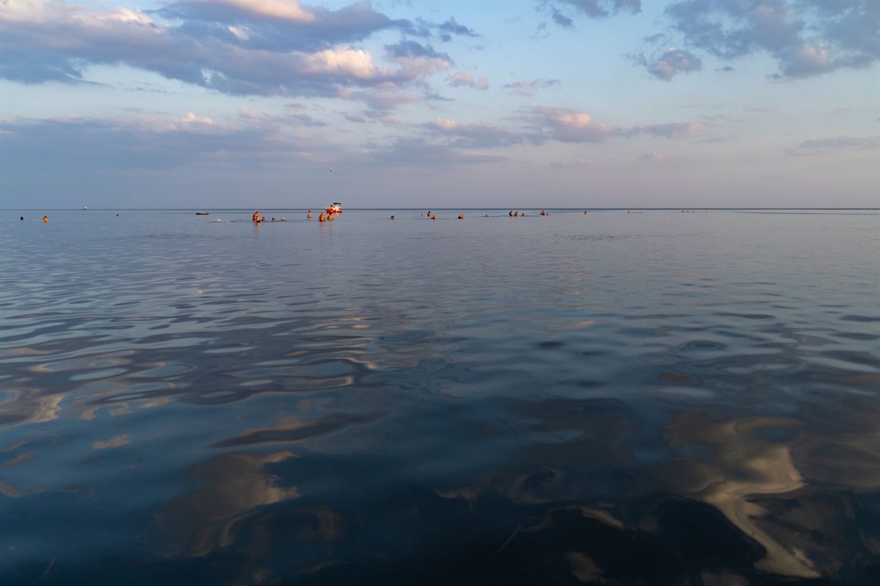 море