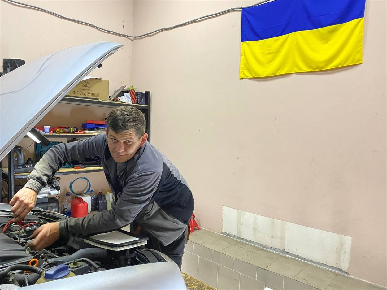 Андрій за роботою