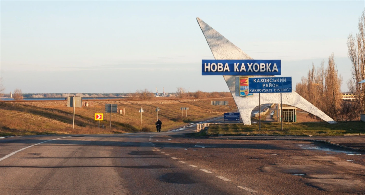 Одна з доріг на в’їзді до Каховського району Херсонської області. 2022 рік