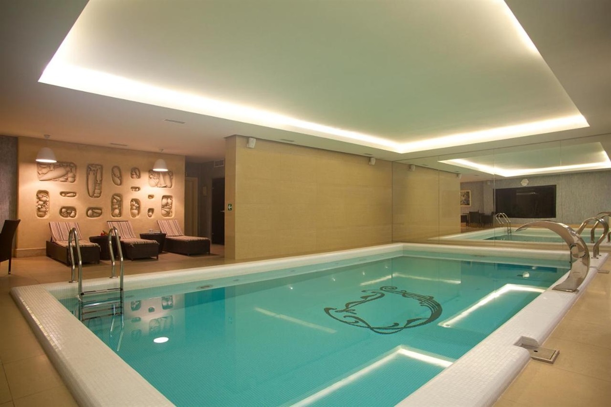 басейн готель Ribas Duke Boutique Hotel