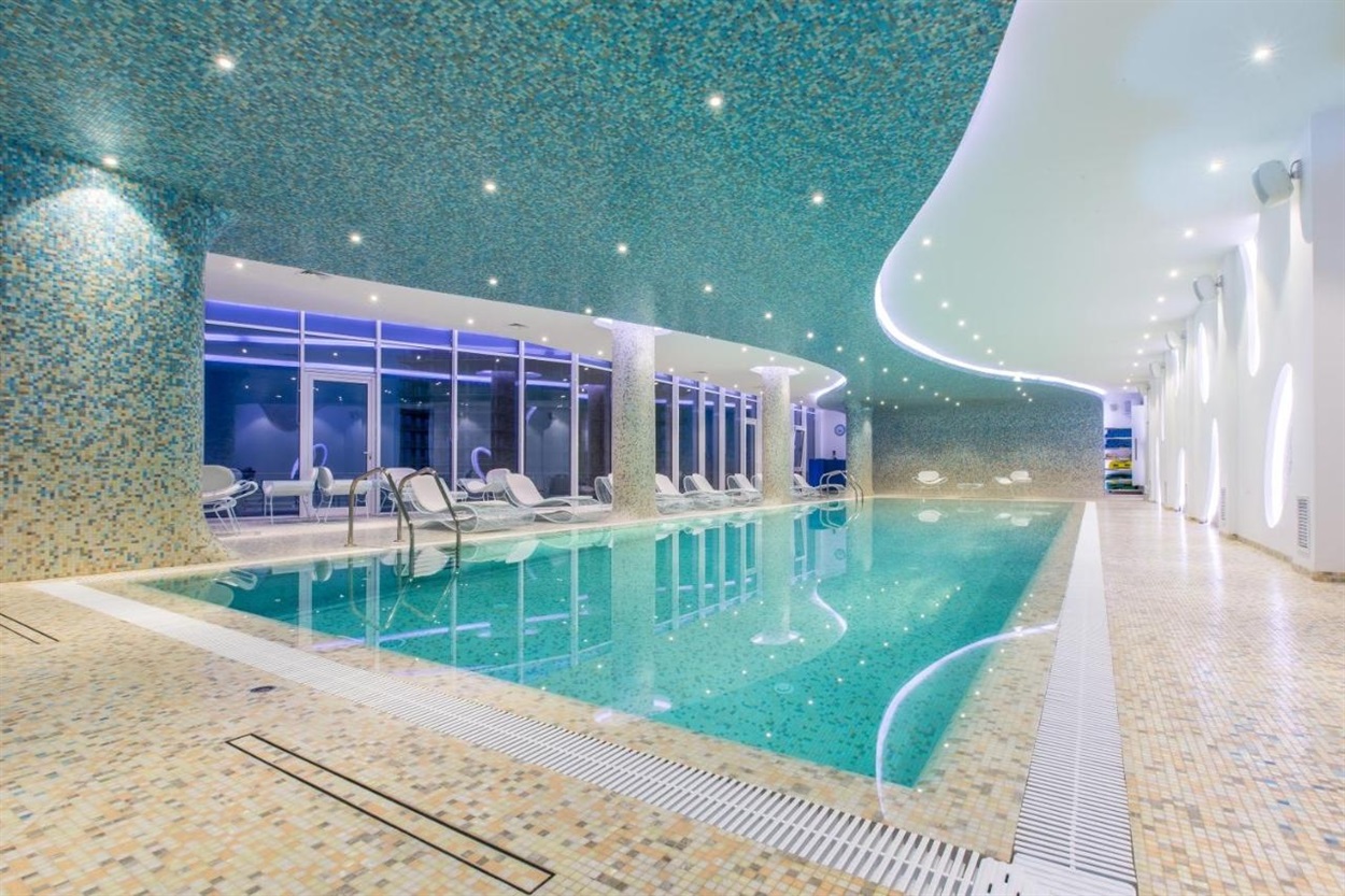 басейн KADORR Hotel Resort & Spa