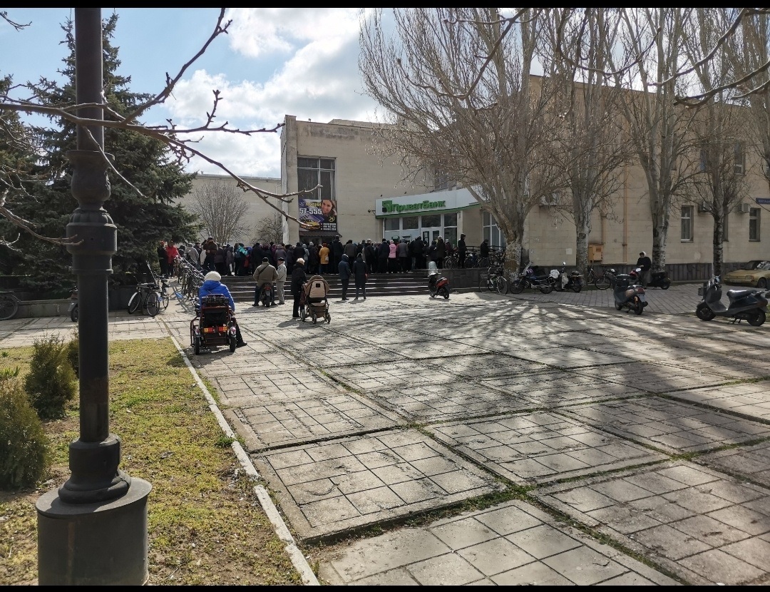 Черги перед скадовським банкоматом