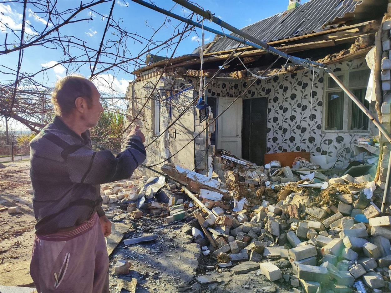 Обстріляні ворогом будинки в Приморському