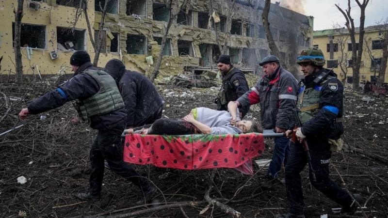 Обстріл пологового будинку в Маріуполі
