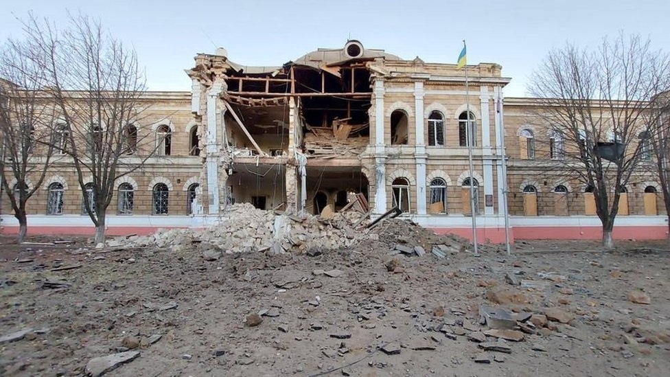 Гімназія Аркаса у Миколаєві, яку суттєво пошкодили обстрілом росіяни