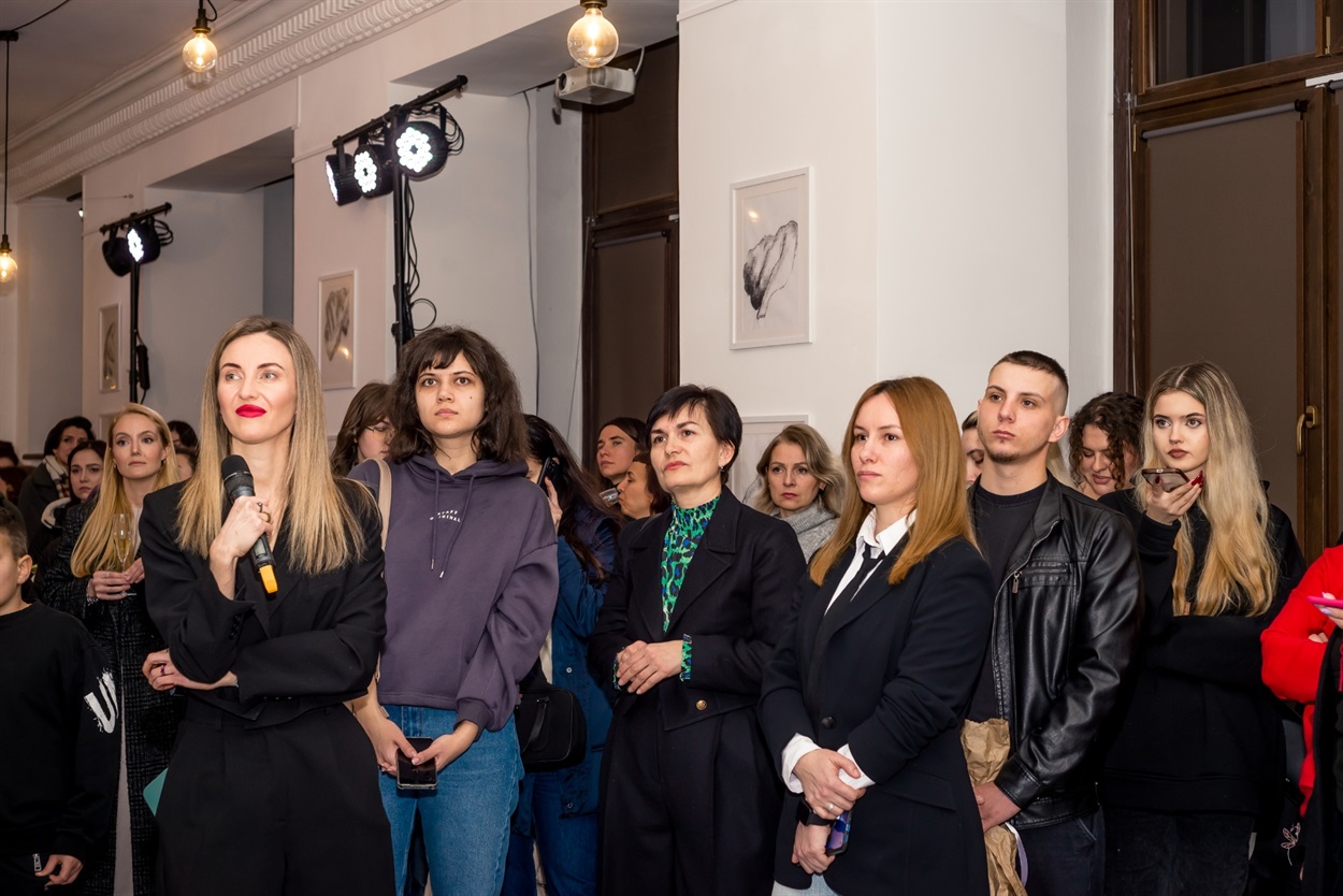 Презентація експозиці сучасного мистецтва. 