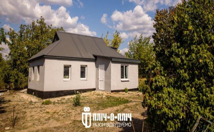 Відновлений будинок у Бобровому Куті