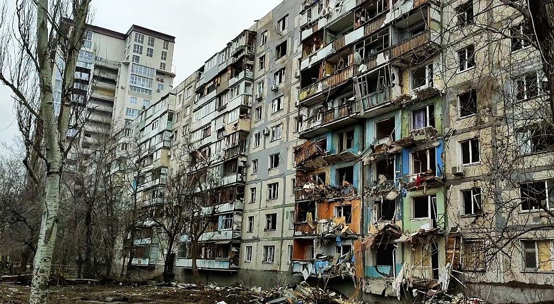 Поруйнована багатоповерхівка