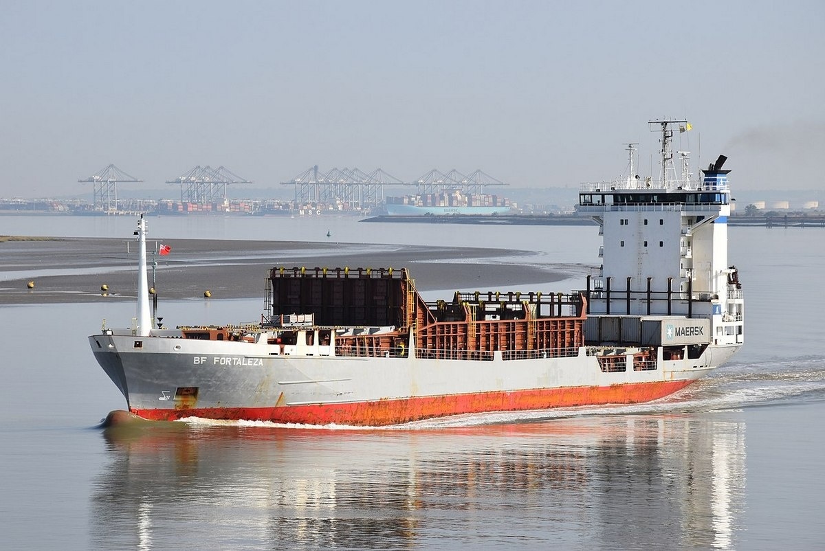 Так виглядає фідерне судно місткістю 700 TEU