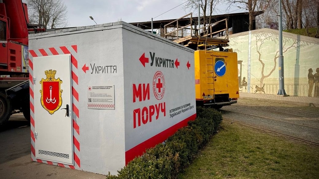 Встановлення укриття біля кінцевої зупинки трамвая №5 в Одесі