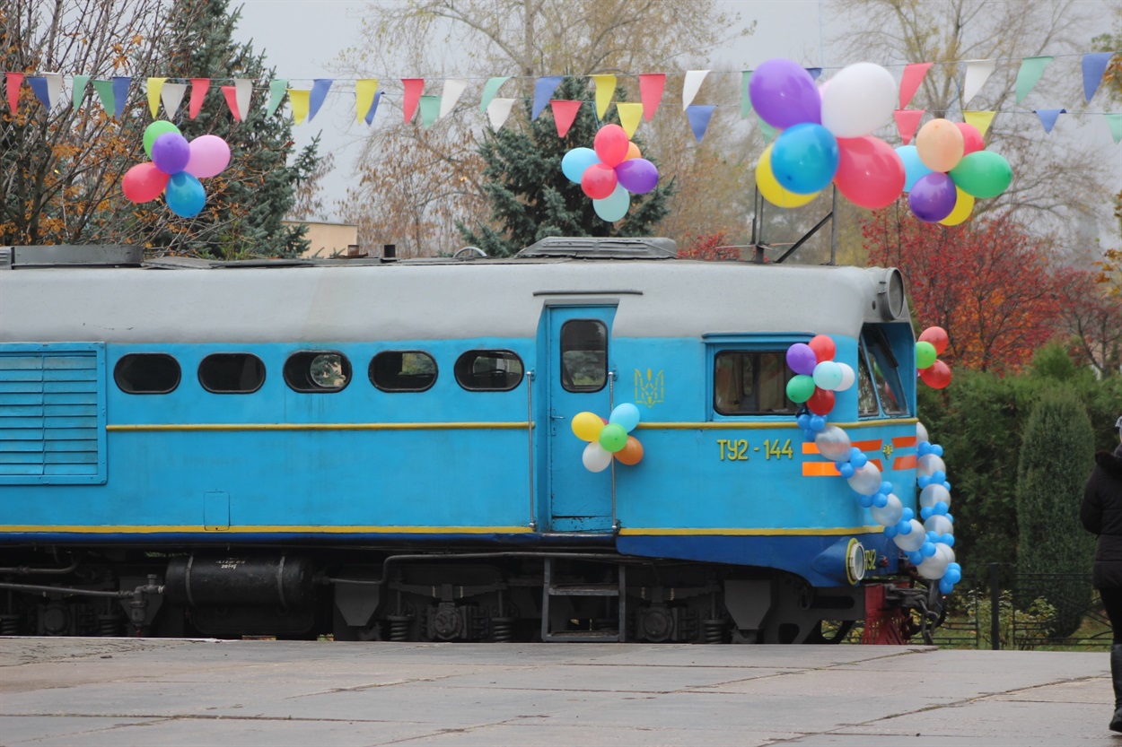 Потяг дитячої залізниці у Запоріжжі