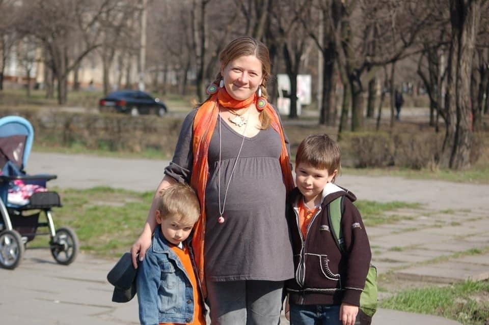 Юля Павлова з першими синами, чекає на третю дитину