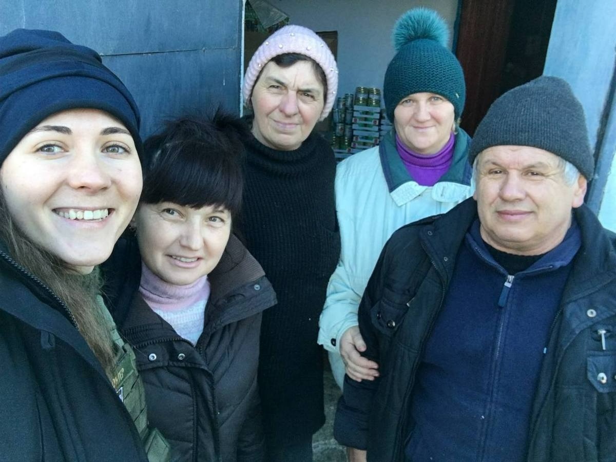 Анастасія Варару, жительки села Наталя Жуган, Галина Михальцова, Оксана Найдьон та староста села Василь Галуза