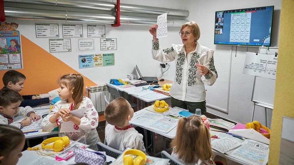Навчання в укритті під час війни. Україна