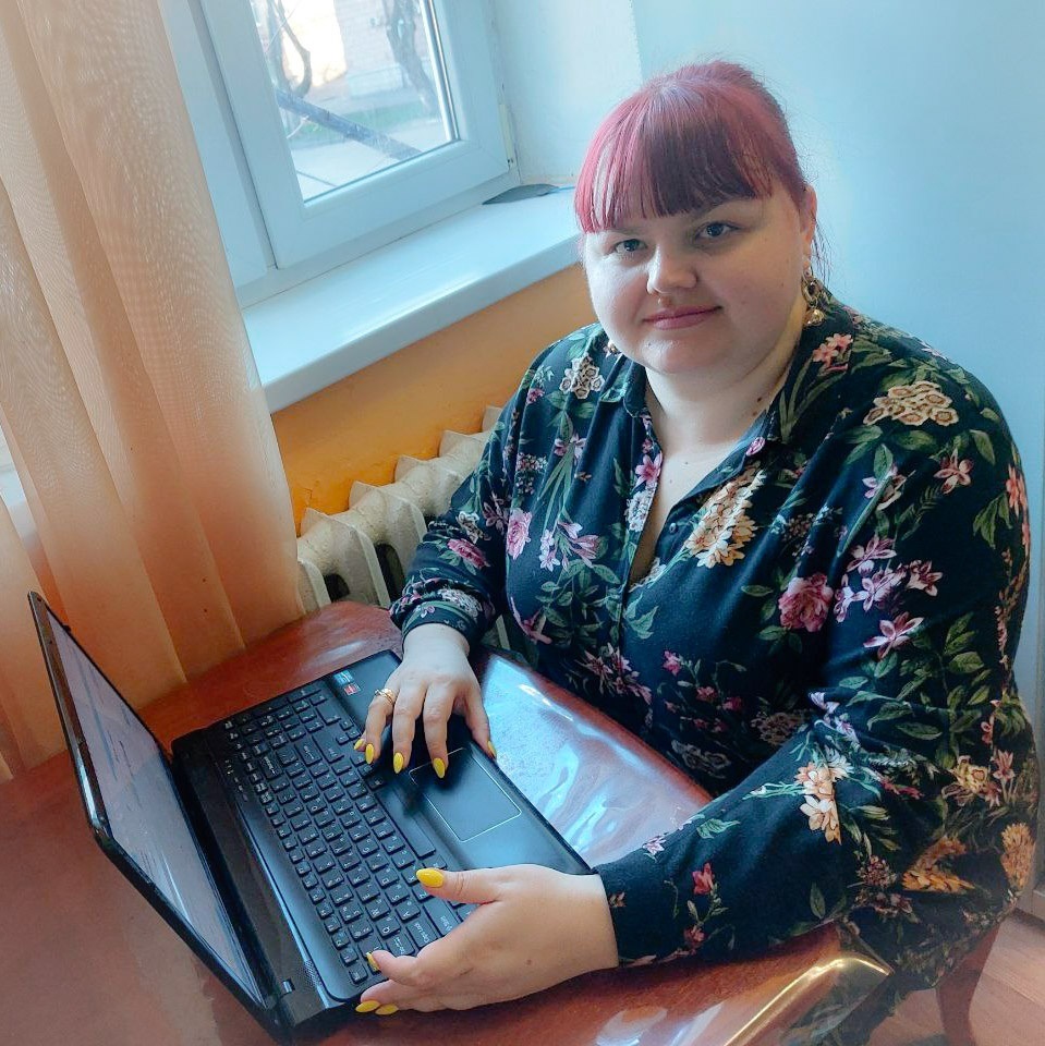 Олена наповнює видання самотужки