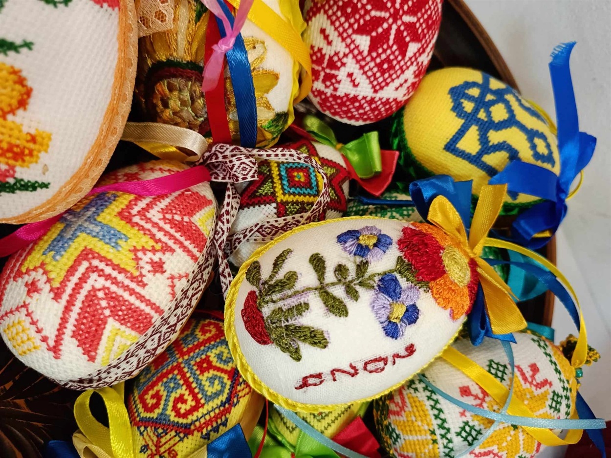 Вишиті великодні писанки 