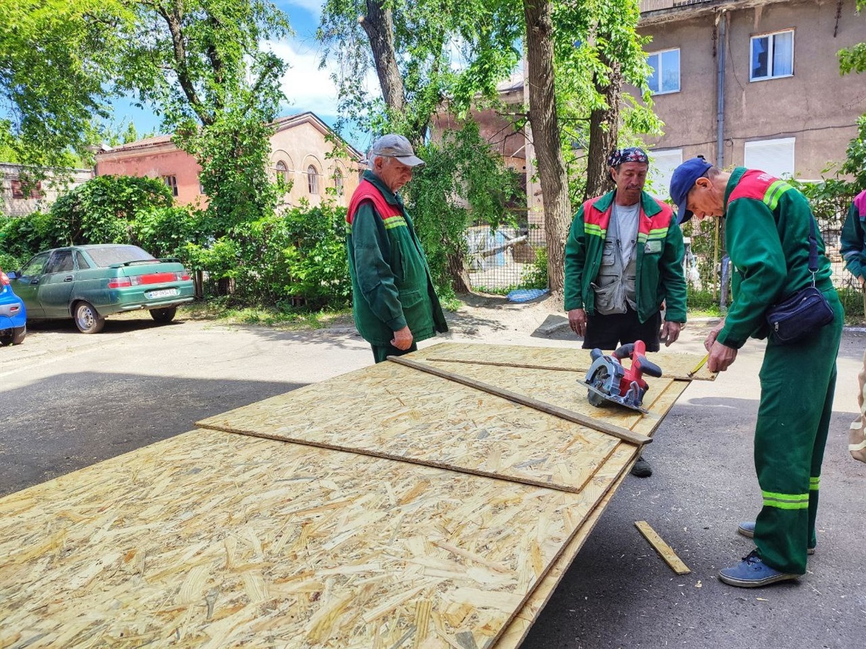 Комунальники роздають ОСБі 