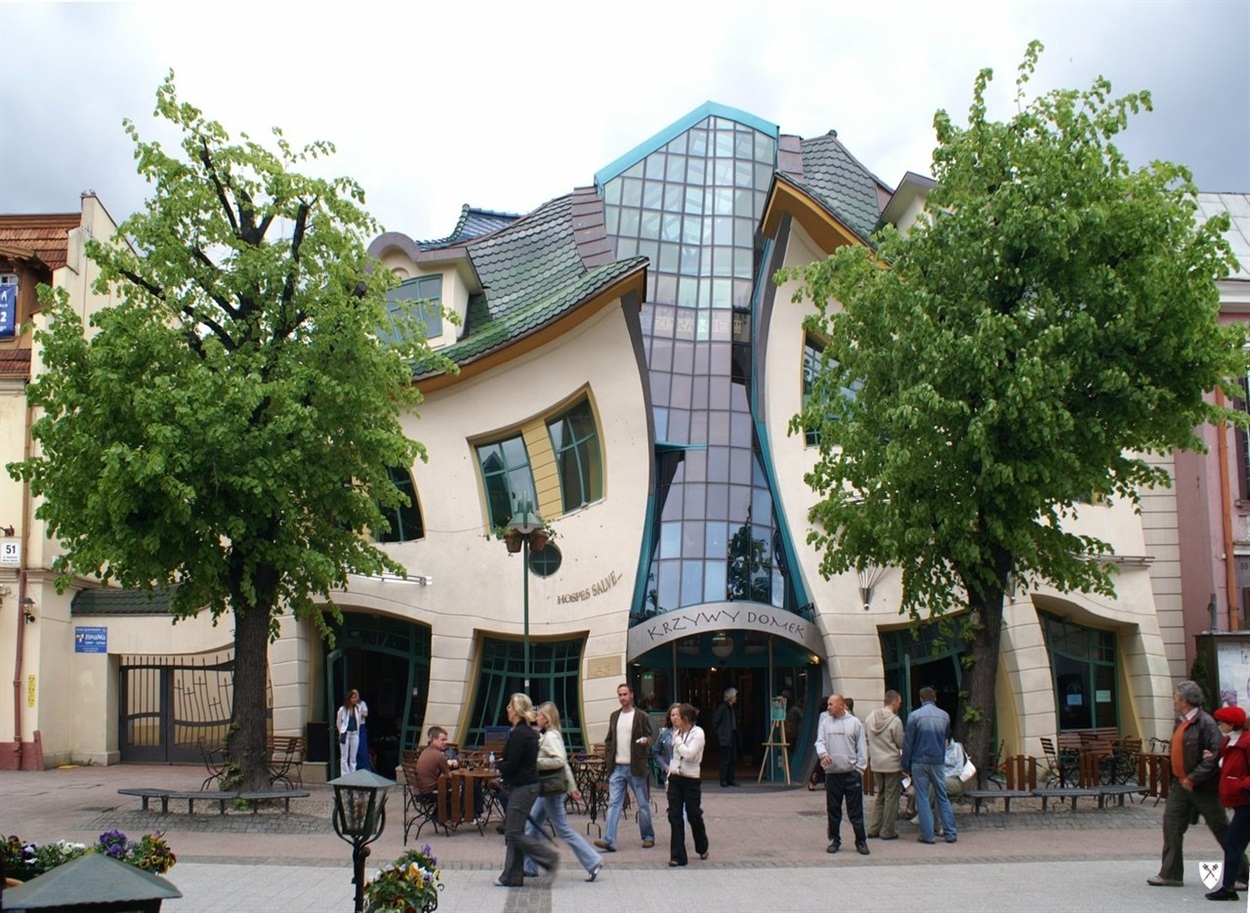 Кривий будинок