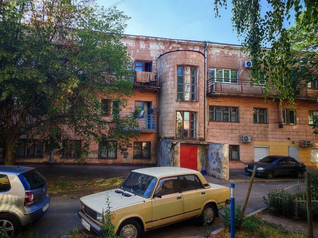 Будинки-комуни соцміста