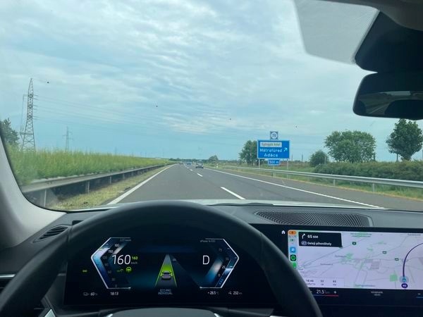 На електромобілі в Грецію