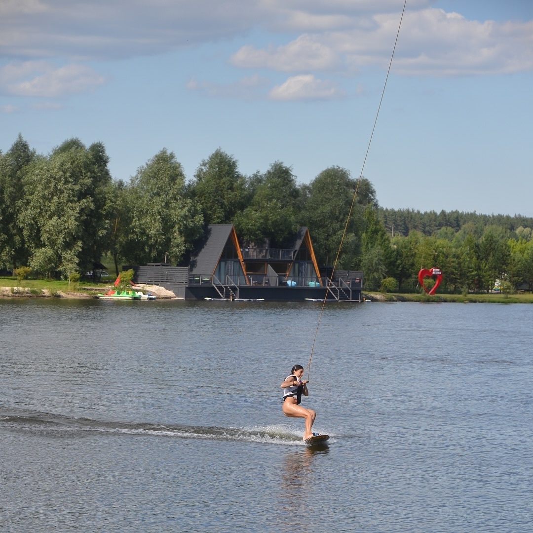 Вейкбординг у Lake Resort 