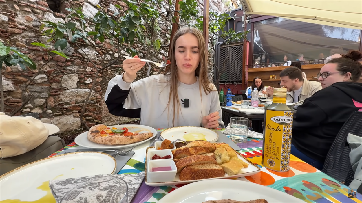 дівчина, ресторан, їжа, кафе, кухня Італії, італійська кухня