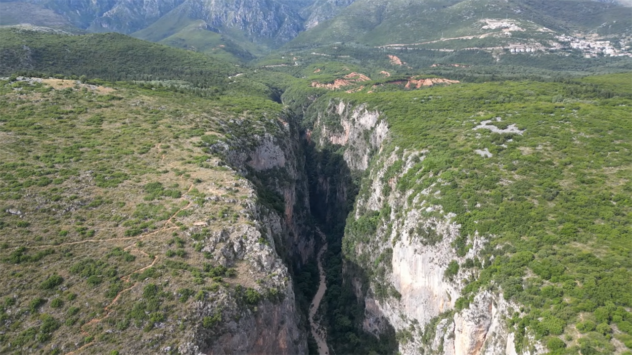 гори, Албанія, каньйон
