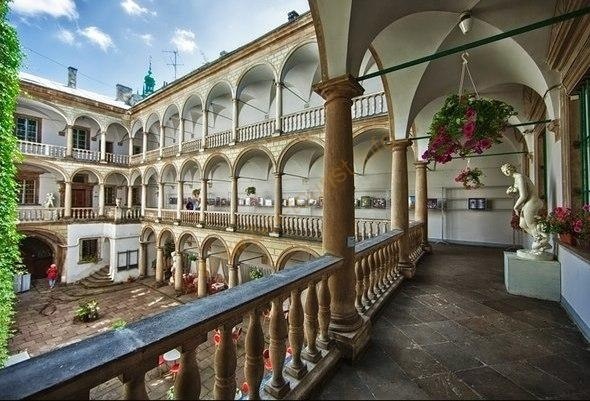 Італійський дворик