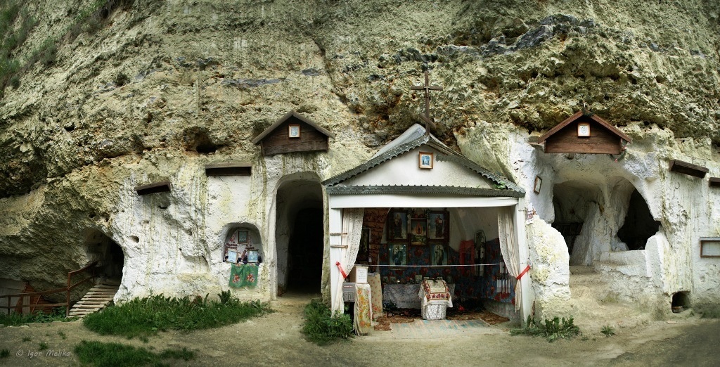 Скельний монастир