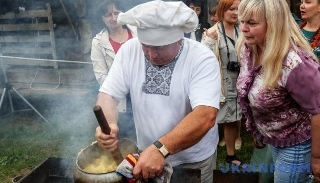 Фестиваль ріплянки у Колочаві