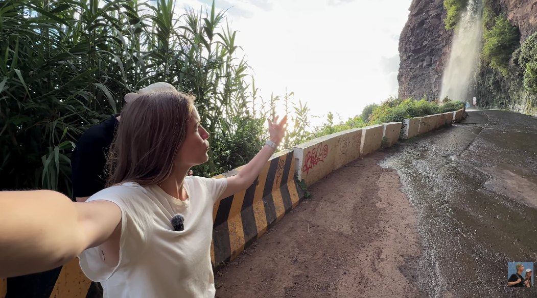 Мадйера, водоспад на дорозі