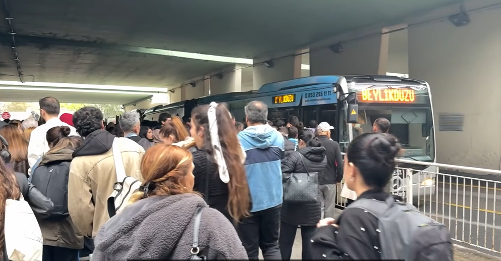 Метробус у Стамбулі