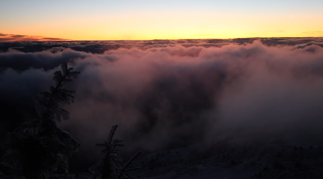 Захід сонця у горах