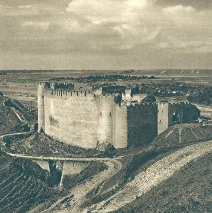 Хотинський замок. Вид з південного заходу. 1933 рік