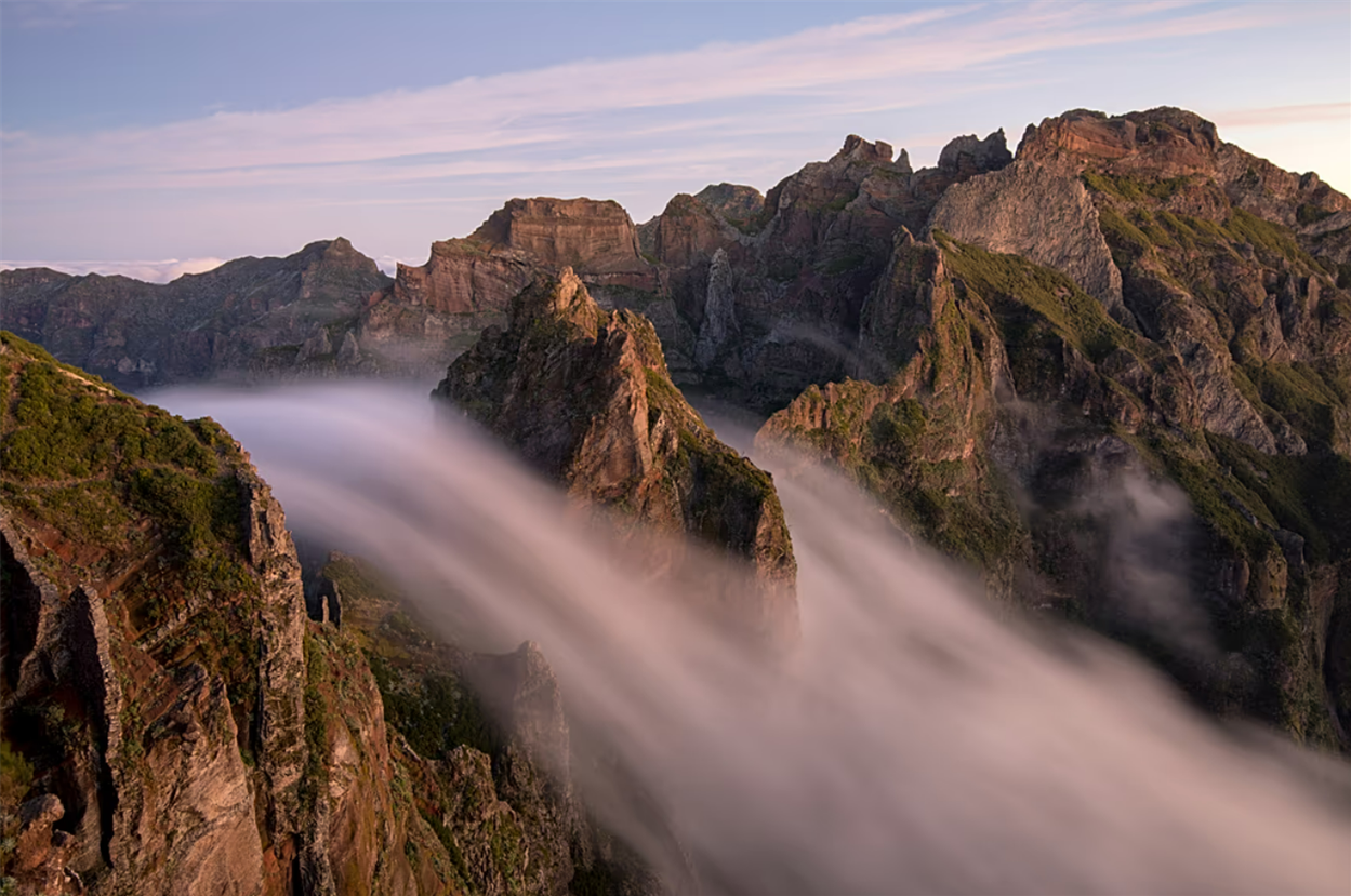 Захоплююча стежка, що з'єднує три найвищі точки португальського архіпелагу